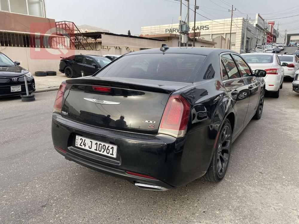 کرایسلەر 300